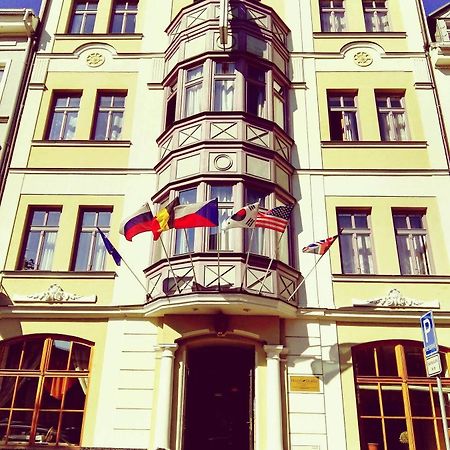 Hotel Derby การ์โลวีวารี ภายนอก รูปภาพ