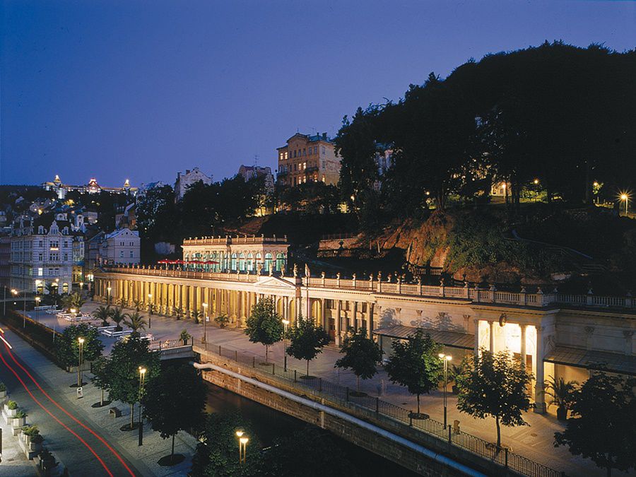 Hotel Derby การ์โลวีวารี ภายนอก รูปภาพ
