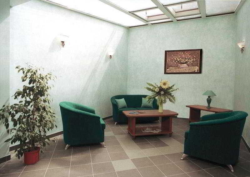 Hotel Derby การ์โลวีวารี ภายนอก รูปภาพ